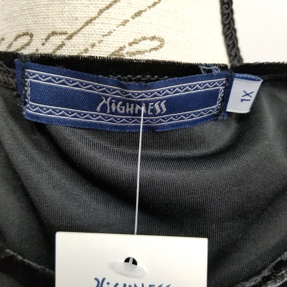 Highness Plus Size Velour Criss Cross Peplum Top - Picture 4 of 5